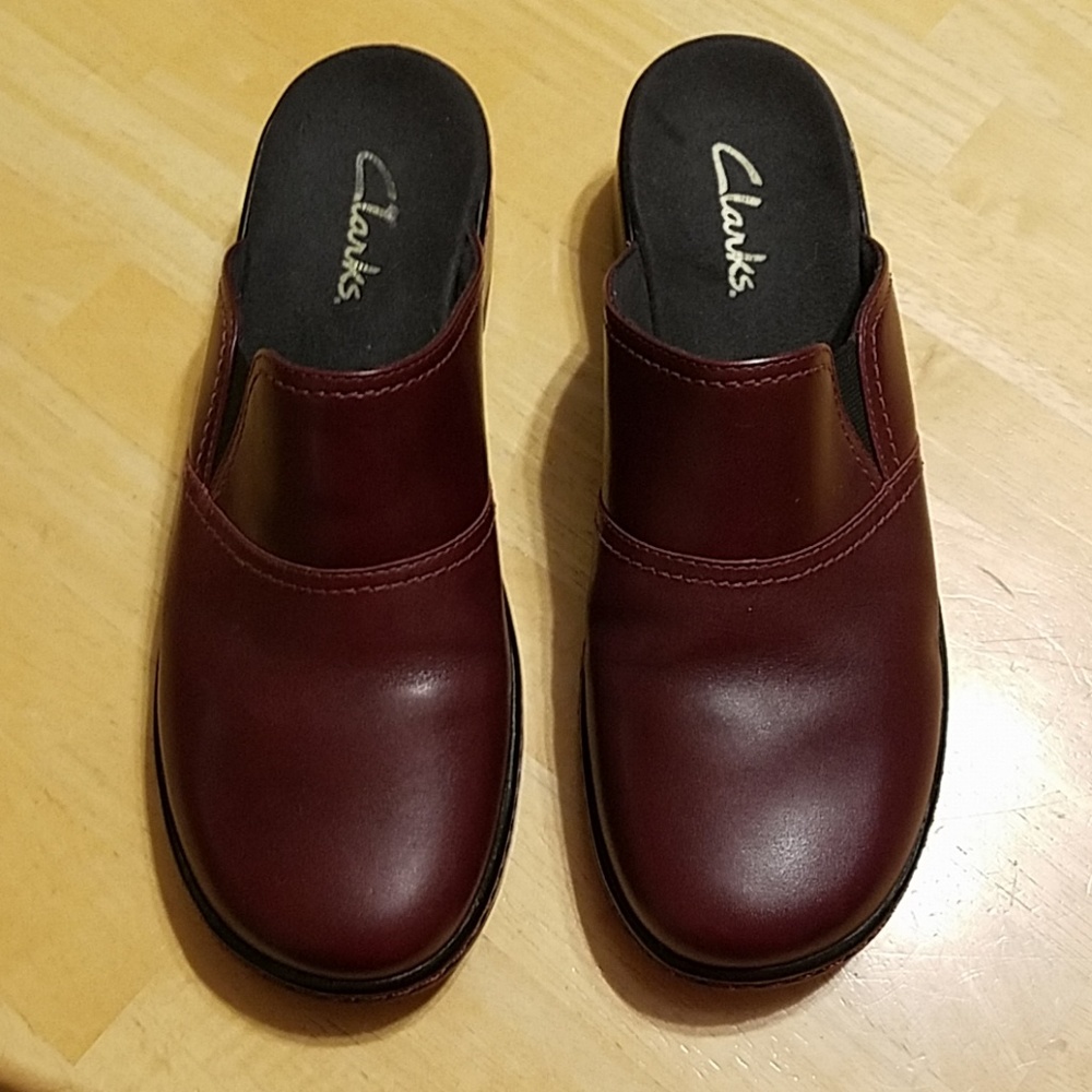 Clark's slip on / clogs burgandy size 10m